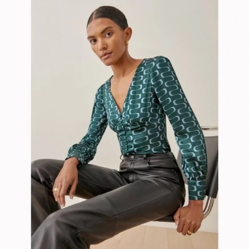 NWT Reformation Cadence mod print green V-neck button detail silk top xs